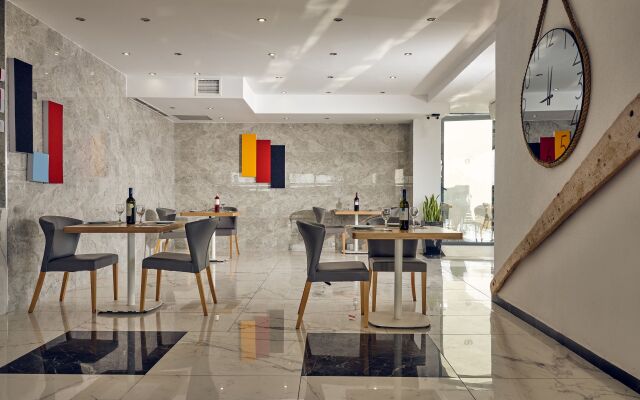 Cavo Orient Beach Hotel