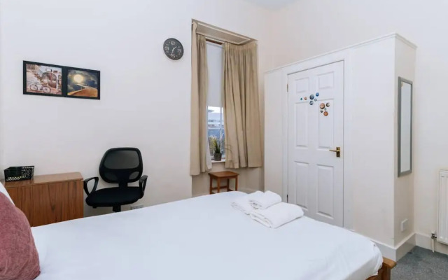 Bright High-ceiling 2BD Flat - Central Edinburgh!