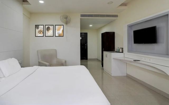 Poolside Retreat Near Sathyabama Chennai