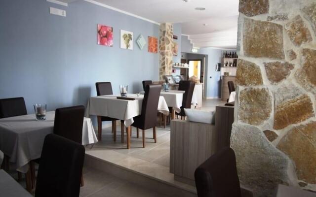 La Maison Rouge Resort