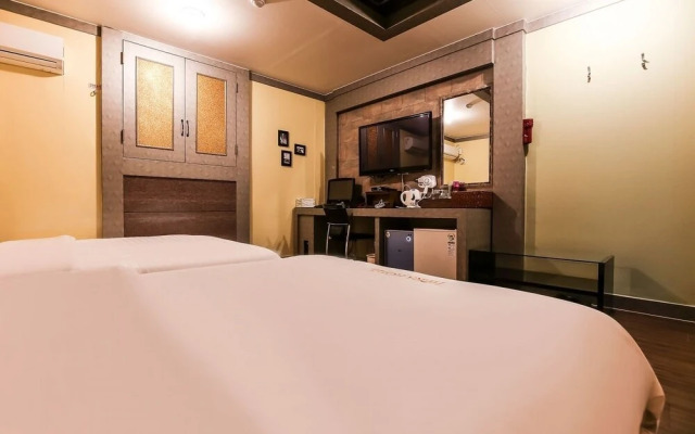 Hera Motel