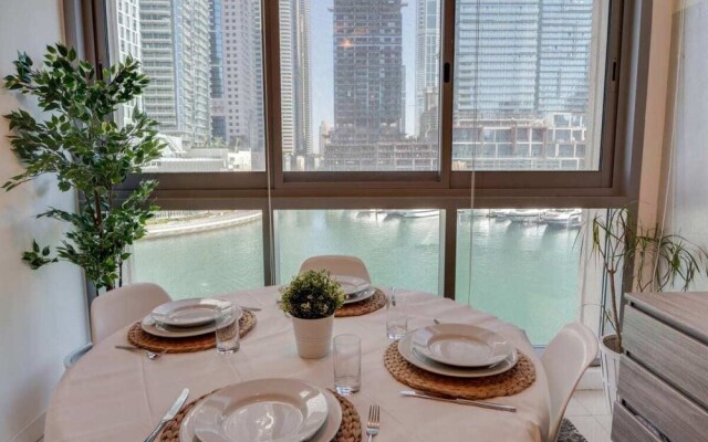 Designer Apartment Beautiful Waterfront View