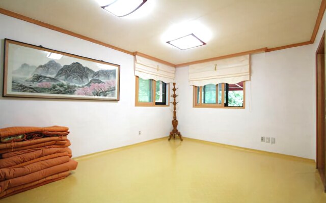 Yangpyeong Scented Clay Pension