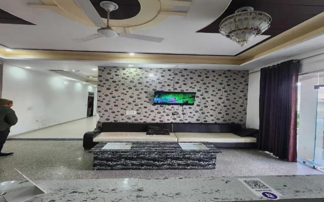 OYO 80681B City Palace