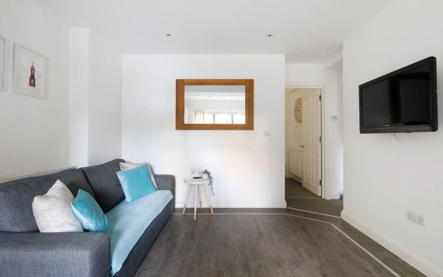 Modern Contemporary 2 Bed With Garden