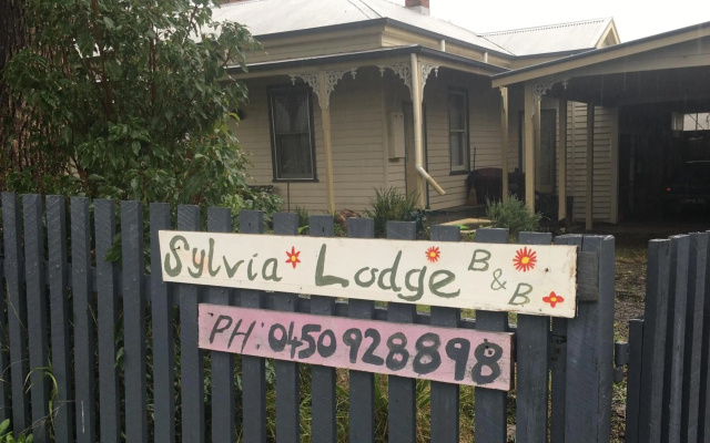 Sylvia Lodge A pet friendly Homestay for budget travellers — hotel in Orbost