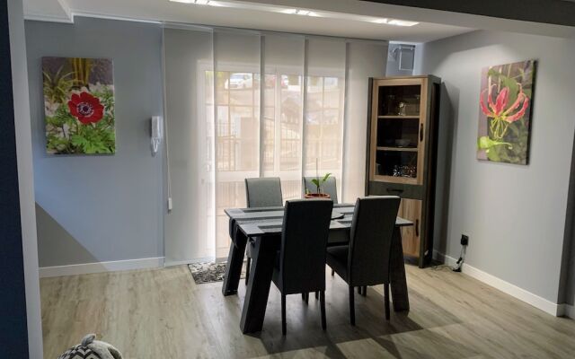 Funchal Apt- Sleeps 2 - Pool & Parking - Madeira