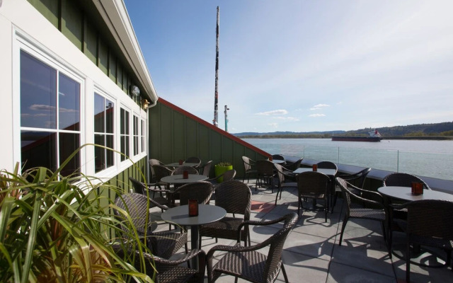 McMenamins Kalama Harbor Lodge