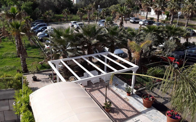 Prince Franklyn Hotel