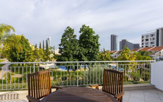 Bay View Gardens Apartments with Pool
