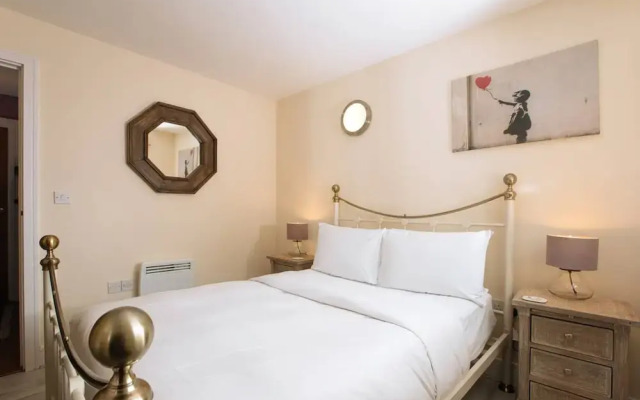 Charming 2 Bedroom Flat With Balcony in Shoreditch