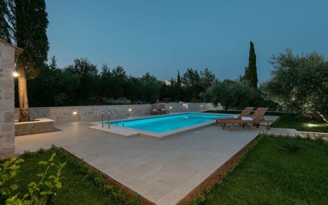 Holiday Villa Lovište Paradise