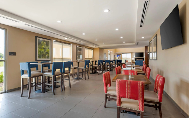 Comfort Suites West Omaha