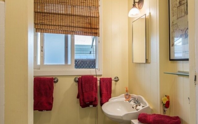 Haleiwa Sunshine 3 Bedroom Home