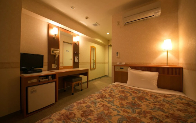 Royal Inn Station Plaza – Guest Rooms – Izumi