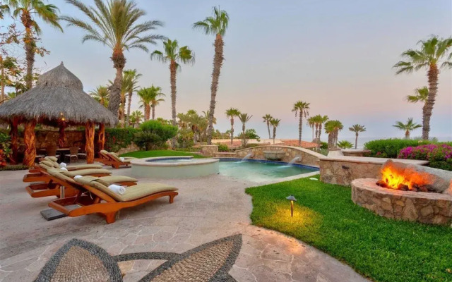 Villa Tranquila: 4 Bedroom Ocean View Villa Perfect for Relaxing at a Discounted Rate!