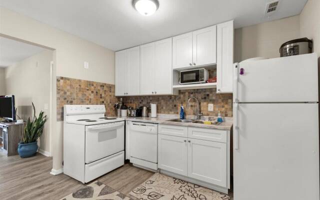 1087 Windsor