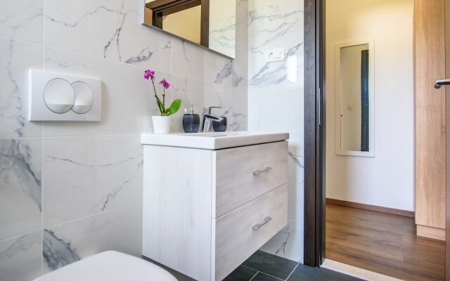 California Apartments III