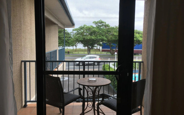 Lakeview Motor Inn