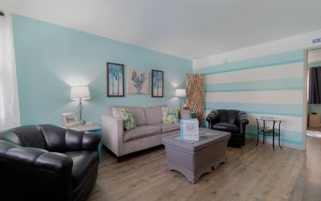 Mid Mari - Gorgeous Nautical Condo Near Beach, Shops & Restaurants- Condo 105