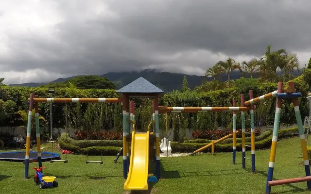 Mansion del Lago Calima