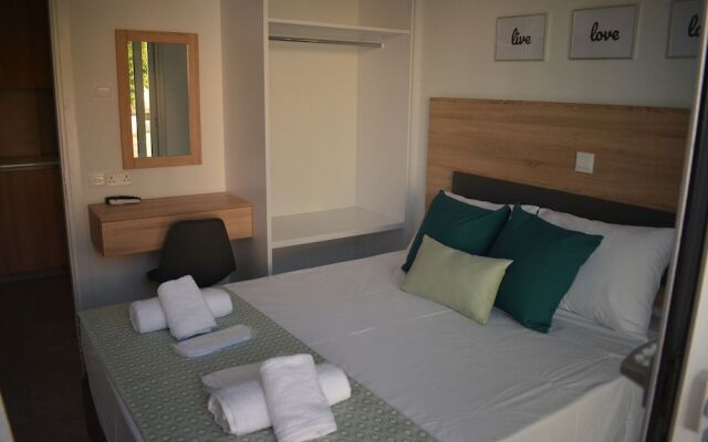 Green Bay Suites