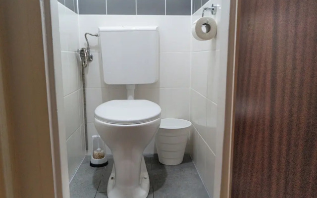 Budget 1BR Apt Sleeps 5 Belvedere