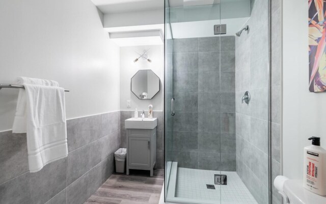 Brand New - 1BR Modern Apt - Prime Location