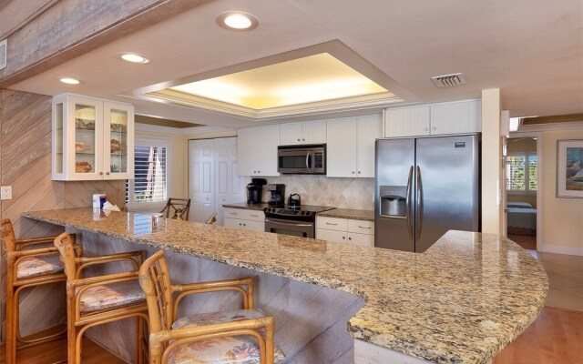 Shorewood Condos by Dream Vacation Rentals