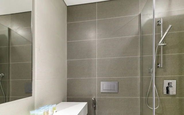 LUX Contemporary Suite Marina View 6