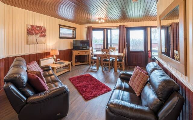 Birch Lodge 19 with Hot Tub