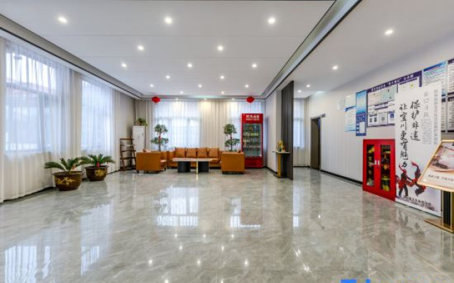 Yichuan Xueyuan Hotel