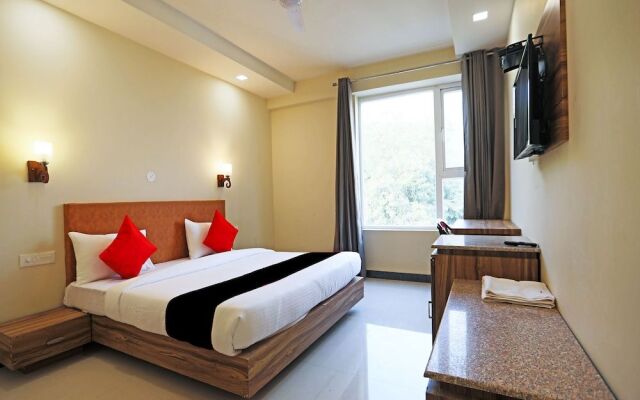 OYO 8526 SD Royal Inn