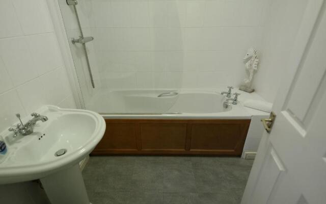 1 Woodroffe Meadow
