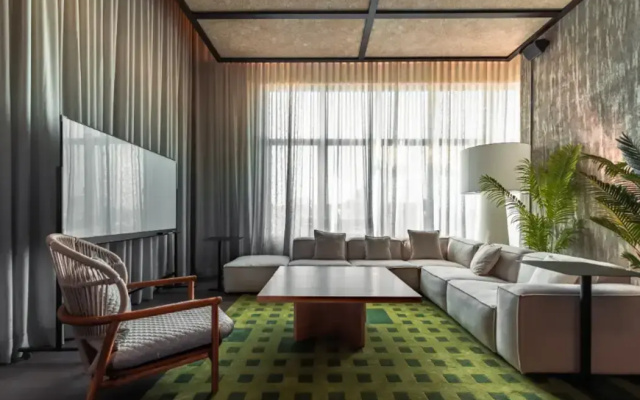 Break & Stay Suites