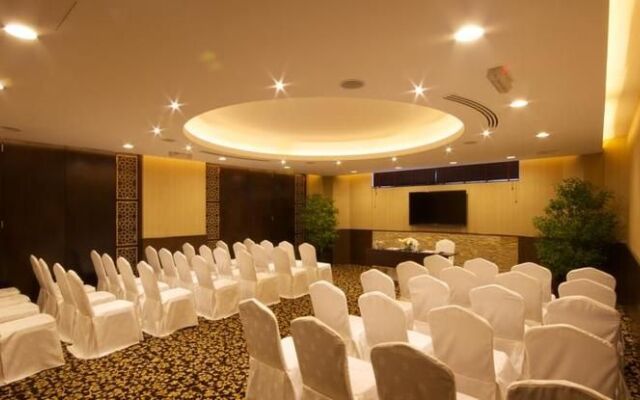 Oasis Court Hotel Apartments