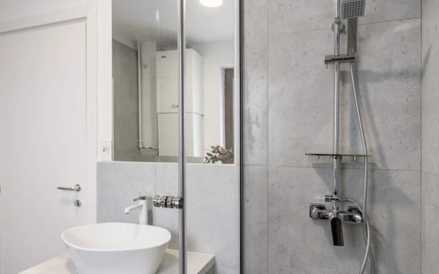 Modern & Bright Studio on Amzei Square