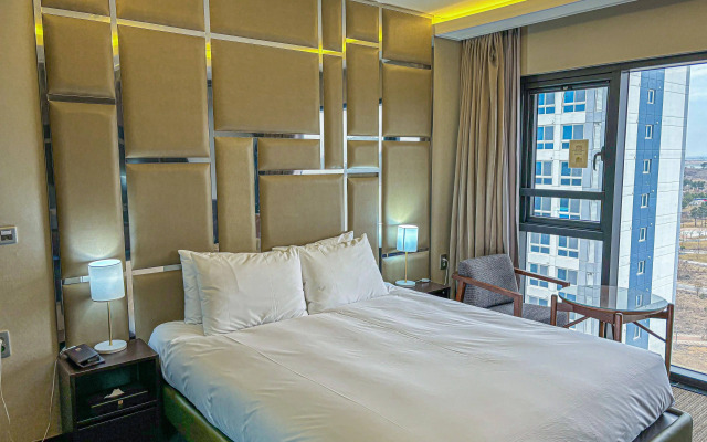 Royal Emporium Incheon Airport Hotel