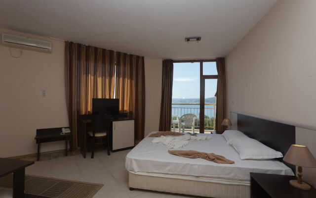 Hotel Vemara Club