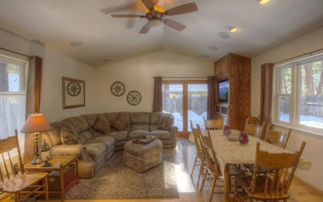 Breezy Pines Cabin 4 Bedroom Home by RedAwning