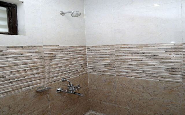 OYO 11666 Hotel Prakash Inn