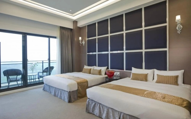 Renyi Lake Hotel