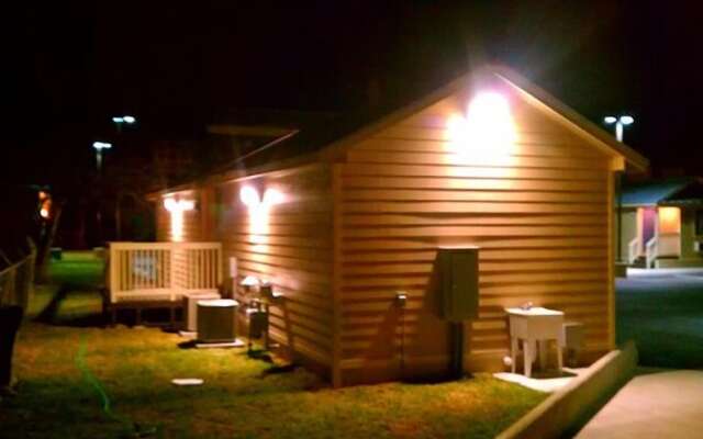 FieldHouse Inn