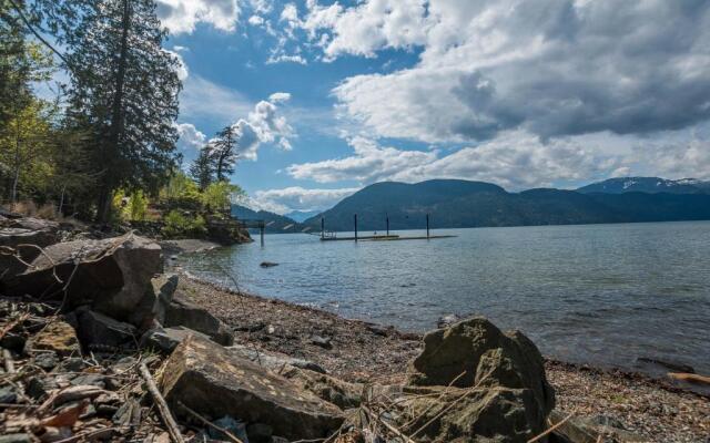 The Lodge on Harrison Lake