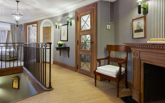 Le Dokhan’s Paris Arc de Triomphe, a Tribute Portfolio Hotel