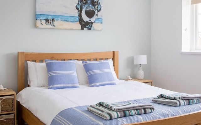 Tranquil Family Retreat 5 min to Beach Garden
