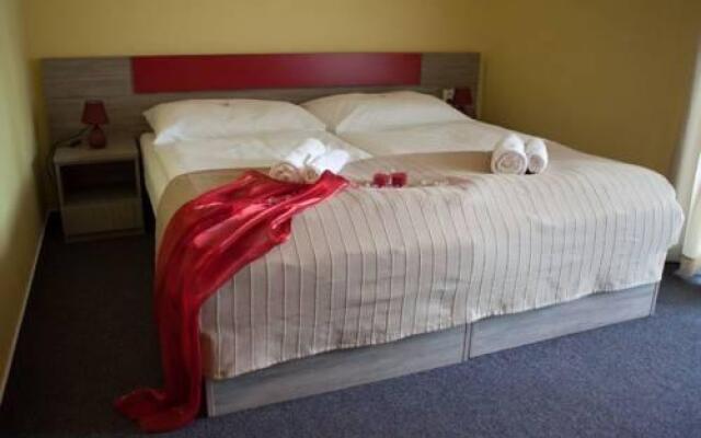F Team Hotel