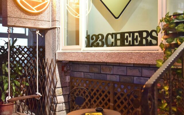 123 Cheers Hostel