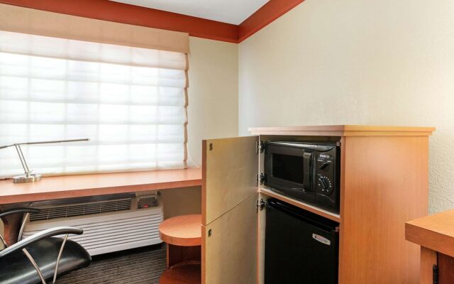 La Quinta Inn & Suites Raleigh Cary