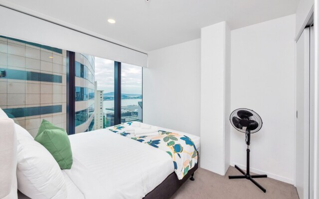 Amazing Harbour, Skytower & Rangitoto Views